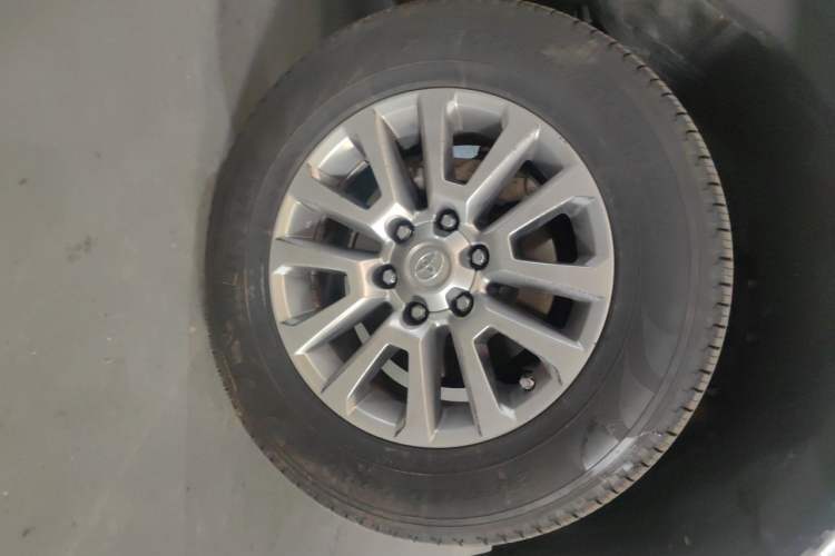 Used Toyota Prado 2018 3.5L Automatic TX-L NAVI with Rear-Mounted Spare Tire Right Front Wheel Hub