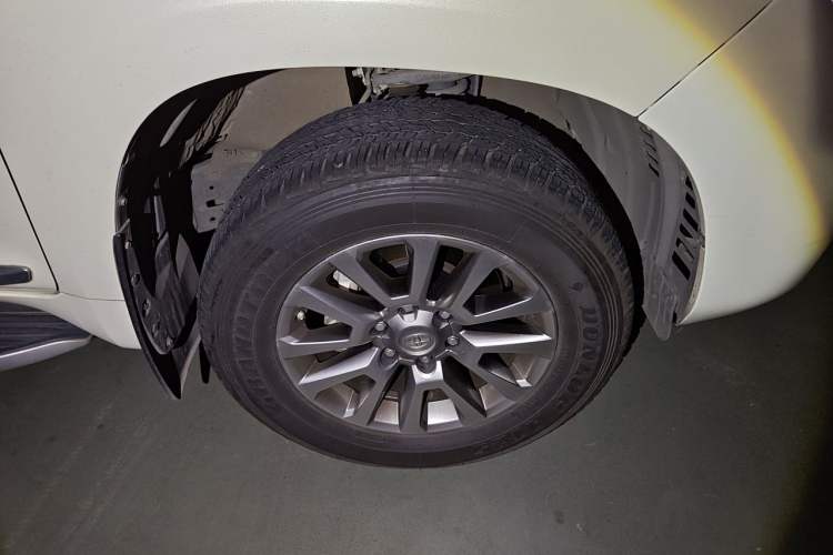 Used Toyota Prado 2018 3.5L Automatic TX-L Right Front Wheel Hub