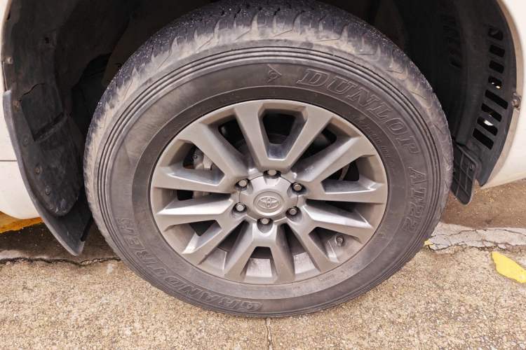 Used Toyota Prado 2018 3.5L Automatic TX-L with Rear-Mounted Spare Tire Right Front Wheel Hub