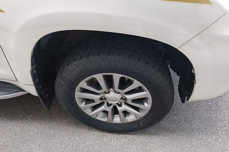Used Toyota Prado 2018 3.5L Automatic TX-L NAVI with Rear-Mounted Spare Tire Right Front Wheel Hub