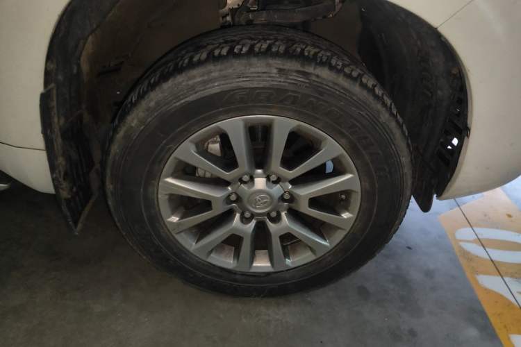 Used Toyota Prado 2018 3.5L Automatic TX-L NAVI Right Front Wheel Hub
