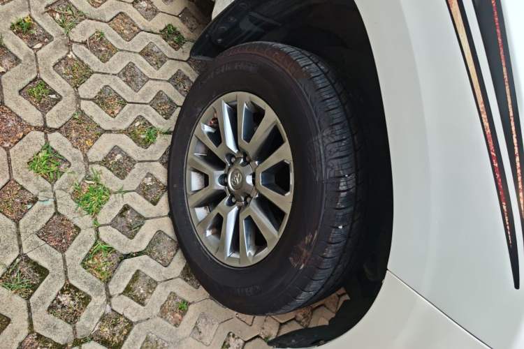 Used Toyota Prado 2018 3.5L Automatic TX-L Right Front Wheel Hub