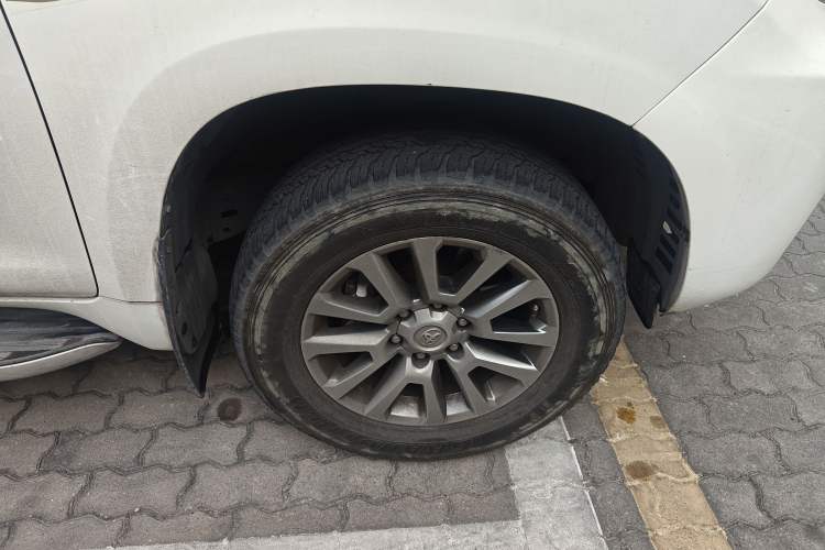 Used Toyota Prado 2018 3.5L Automatic TX-L Right Front Wheel Hub