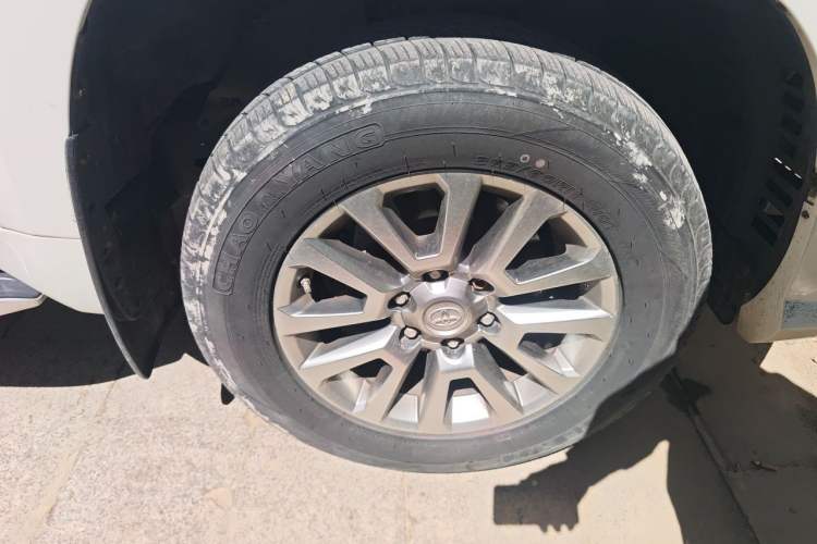 Used Toyota Prado 2018 3.5L Automatic TX-L with Rear-Mounted Spare Tire Right Front Wheel Hub