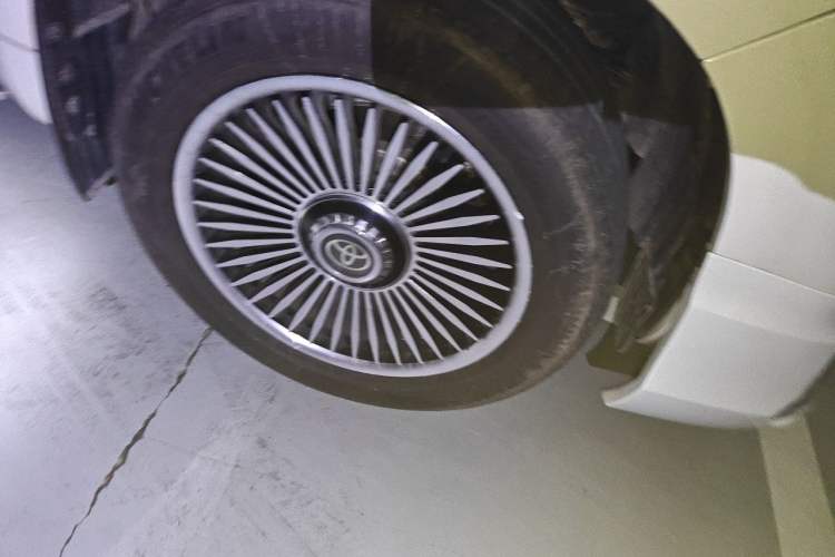 Used Toyota Prado  Right Front Wheel Hub