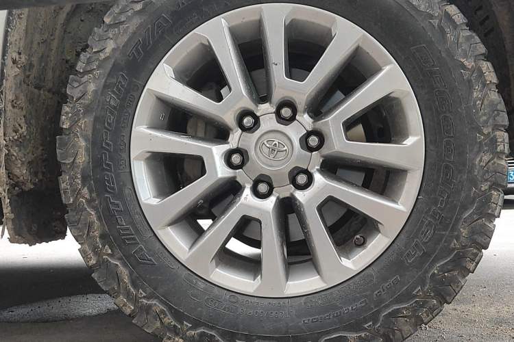 Used Toyota Prado 2018 3.5L Automatic TX-L Right Front Wheel Hub