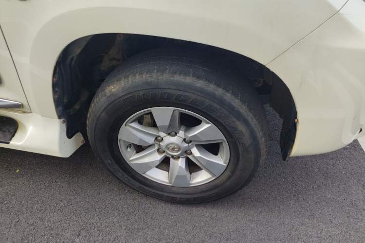 Used Toyota Prado  Right Front Wheel Hub
