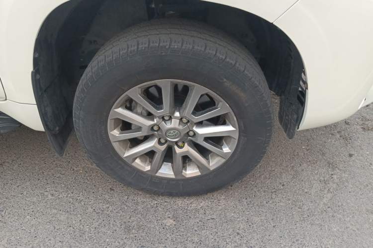 Used Toyota Prado  Right Front Wheel Hub
