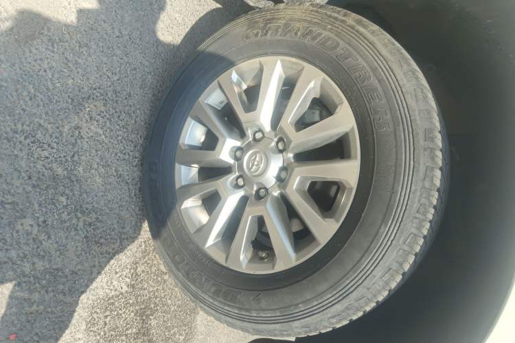 Used Toyota Prado 2018 3.5L Automatic TX-L with Rear-Mounted Spare Tire Right Front Wheel Hub