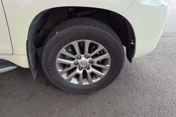 Used Toyota Prado 2018 3.5L Automatic TX-L with Rear-Mounted Spare Tire Right Front Wheel Hub