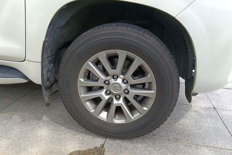 Used Toyota Prado 2018 3.5L Automatic TX-L with Rear-Mounted Spare Tire Right Front Wheel Hub