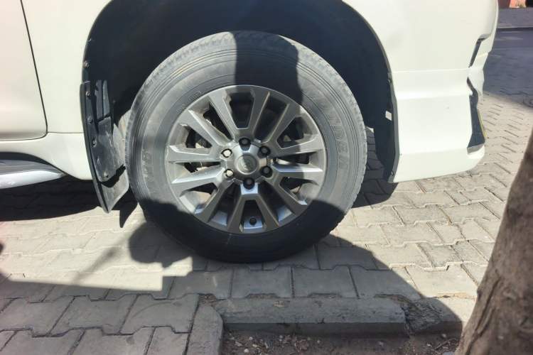 Used Toyota Prado 2018 3.5L Automatic TX-L Right Front Wheel Hub