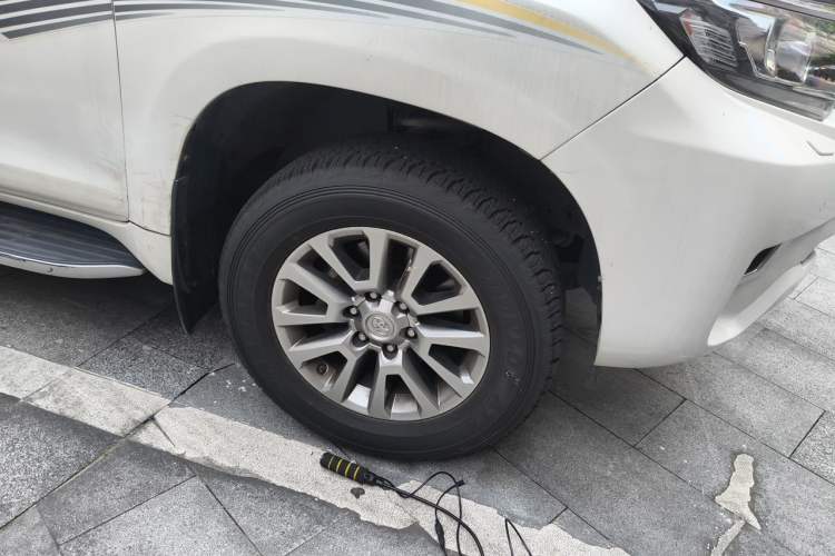 Used Toyota Prado 2018 3.5L Automatic TX-L with Rear-Mounted Spare Tire Right Front Wheel Hub