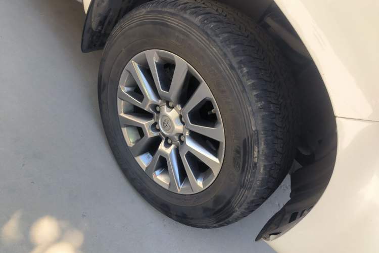 Used Toyota Prado 2018 3.5L Automatic TX-L NAVI with Rear-Mounted Spare Tire Right Front Wheel Hub