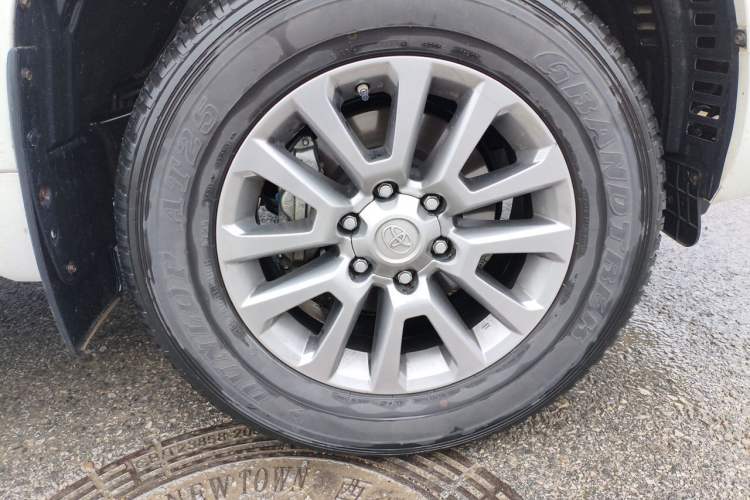 Used Toyota Prado 2018 3.5L Automatic TX-L Right Front Wheel Hub
