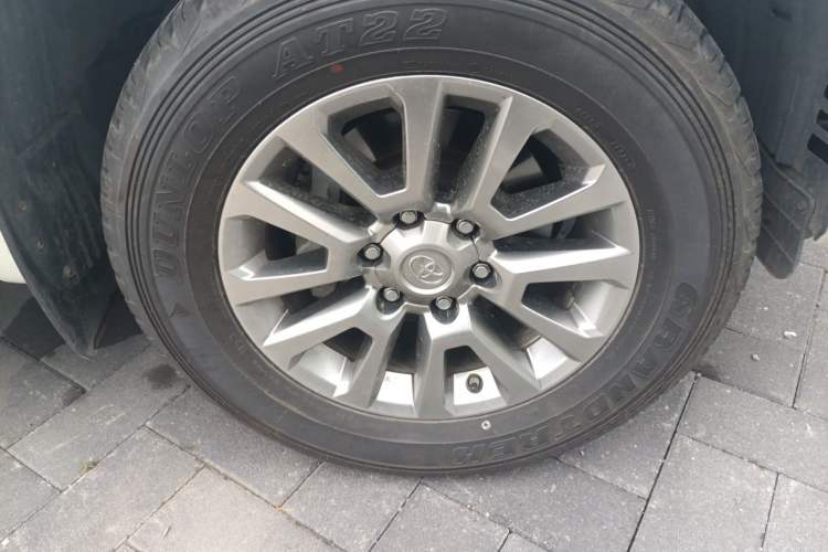 Used Toyota Prado 2018 3.5L Automatic TX-L with Rear-Mounted Spare Tire Right Front Wheel Hub