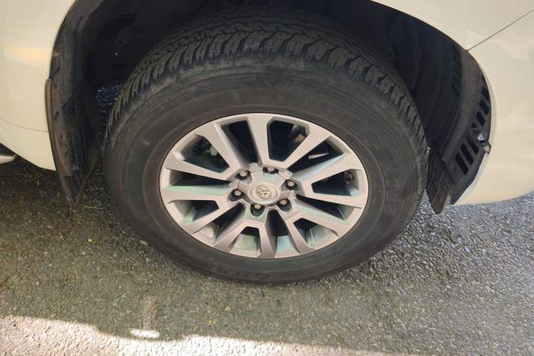 Used Toyota Prado 2018 3.5L Automatic TX-L NAVI with Rear-Mounted Spare Tire Right Front Wheel Hub