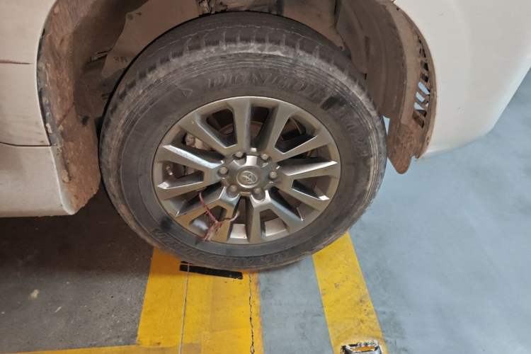 Used Toyota Prado  Right Front Wheel Hub
