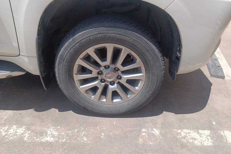 Used Toyota Prado 2018 3.5L Automatic TX-L NAVI with Rear-Mounted Spare Tire Right Front Wheel Hub