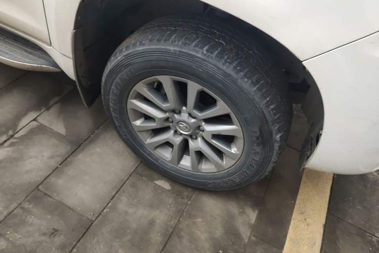 Used Toyota Prado 2018 3.5L Automatic TX-L NAVI with Rear-Mounted Spare Tire Right Front Wheel Hub