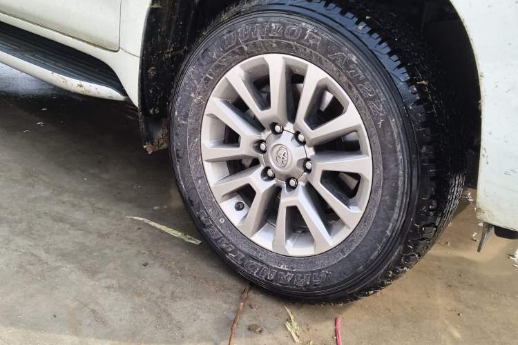 Used Toyota Prado 2018 3.5L Automatic TX-L with Rear-Mounted Spare Tire Right Front Wheel Hub