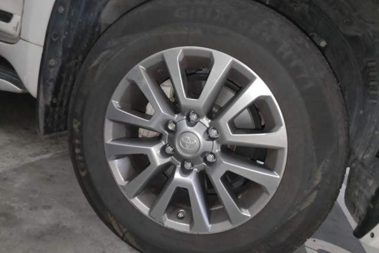 Used Toyota Prado 2018 3.5L Automatic TX-L Right Front Wheel Hub
