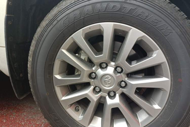 Used Toyota Prado 2018 3.5L Automatic TX-L with Rear-Mounted Spare Tire Right Front Wheel Hub