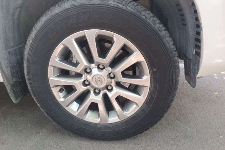 Used Toyota Prado 2018 3.5L Automatic SX Right Front Wheel Hub