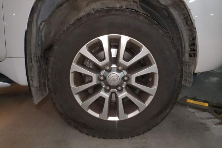 Used Toyota Prado 2018 3.5L Automatic TX-L Right Front Wheel Hub