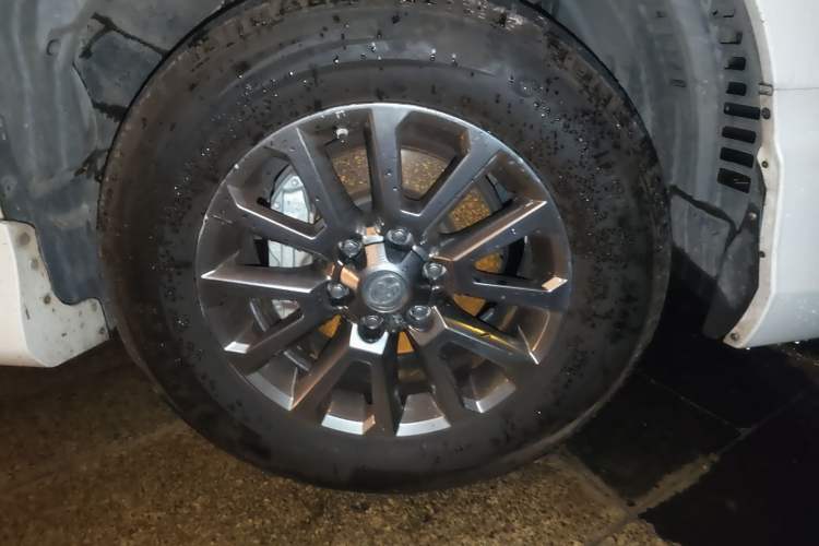 Used Toyota Prado  Right Front Wheel Hub