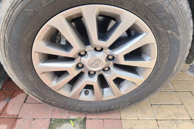 Used Toyota Prado 2018 3.5L Automatic TX-L NAVI with Rear-Mounted Spare Tire Right Front Wheel Hub