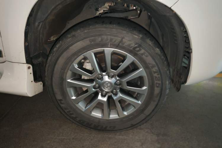 Used Toyota Prado  Right Front Wheel Hub