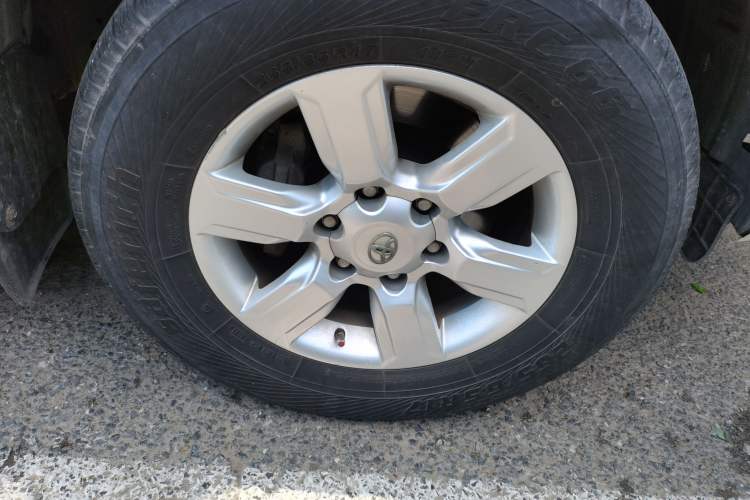 Used Toyota Prado  Right Front Wheel Hub