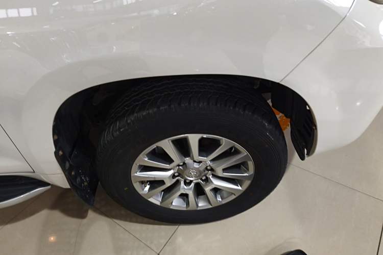 Used Toyota Prado 2018 3.5L Automatic TX-L NAVI with Rear-Mounted Spare Tire Right Front Wheel Hub