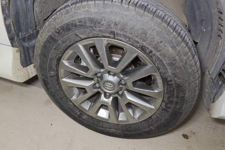 Used Toyota Prado 2018 3.5L Automatic TX-L Right Front Wheel Hub