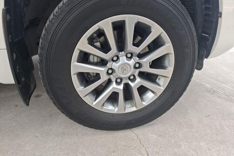 Used Toyota Prado 2018 3.5L Automatic TX-L with Rear-Mounted Spare Tire Right Front Wheel Hub