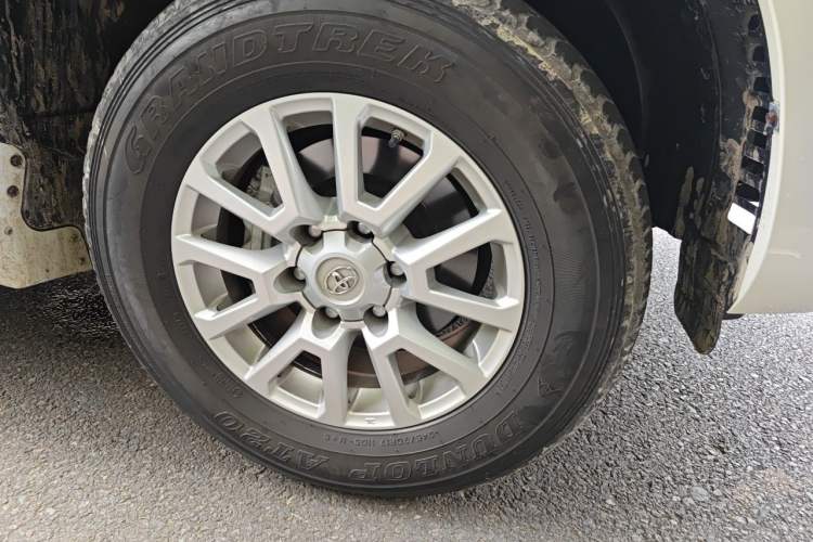 Used Toyota Prado  Right Front Wheel Hub