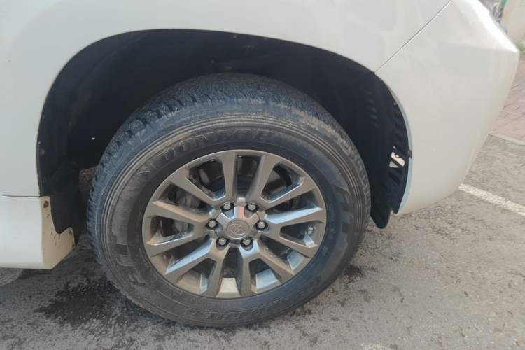 Used Toyota Prado  Right Front Wheel Hub