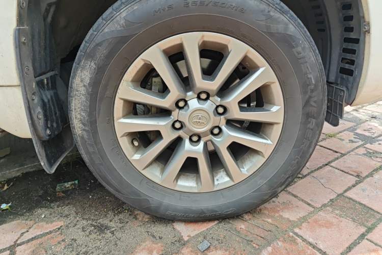 Used Toyota Prado 2018 3.5L Automatic TX-L with Rear-Mounted Spare Tire Right Front Wheel Hub