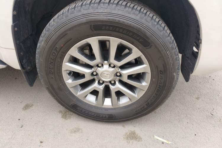 Used Toyota Prado 2018 3.5L Automatic TX Right Front Wheel Hub
