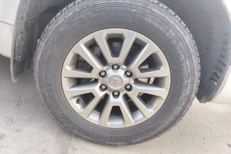 Used Toyota Prado 2018 3.5L Automatic SX Right Front Wheel Hub