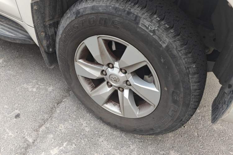 Used Toyota Prado  Right Front Wheel Hub
