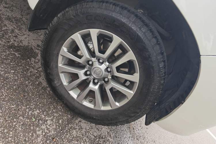 Used Toyota Prado 2018 3.5L Automatic TX-L Right Front Wheel Hub