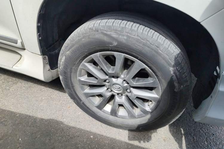 Used Toyota Prado 2018 3.5L Automatic TX-L with Rear-Mounted Spare Tire Right Front Wheel Hub