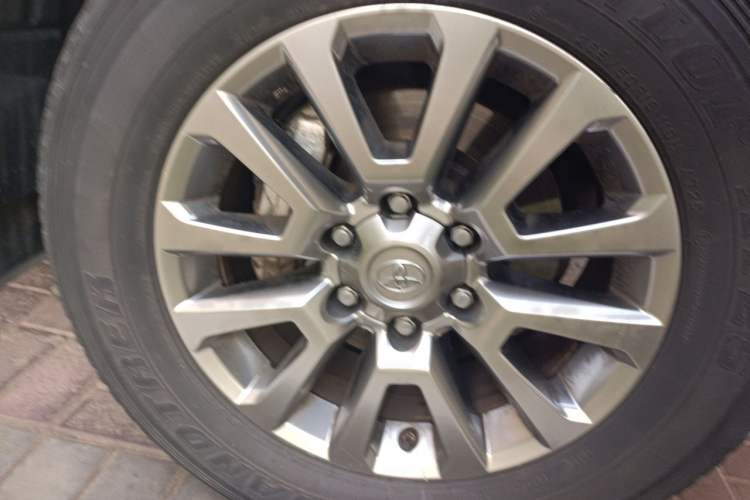 Used Toyota Prado 2018 3.5L Automatic TX-L Right Front Wheel Hub