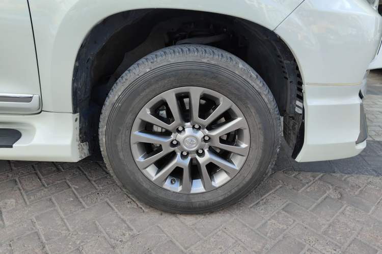 Used Toyota Prado  Right Front Wheel Hub