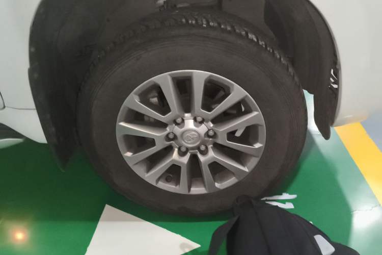 Used Toyota Prado 2018 3.5L Automatic TX-L with Rear-Mounted Spare Tire Right Front Wheel Hub