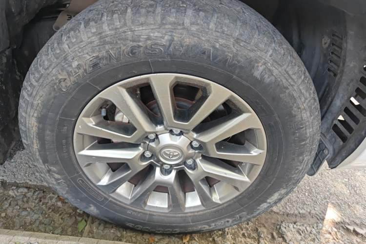Used Toyota Prado 2018 3.5L Automatic TX Right Front Wheel Hub