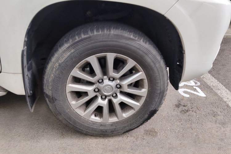Used Toyota Prado 2018 3.5L Automatic TX-L Right Front Wheel Hub