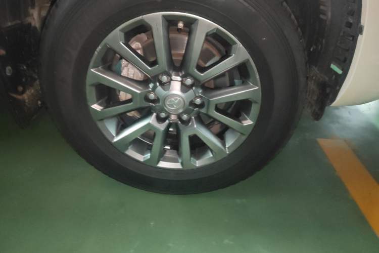 Used Toyota Prado  Right Front Wheel Hub